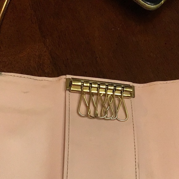 Louis Vuitton Rose Ballerine Vernis Multicles 6 Key/Card Holder - Picture 6 of 11